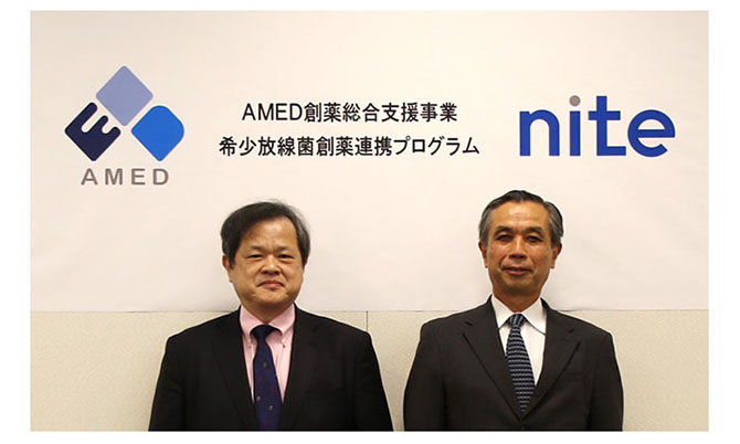 AMED日本医療研究開発機構 末松誠理事長とNITE製品評価技術基盤機構 辰巳敬理事長の写真